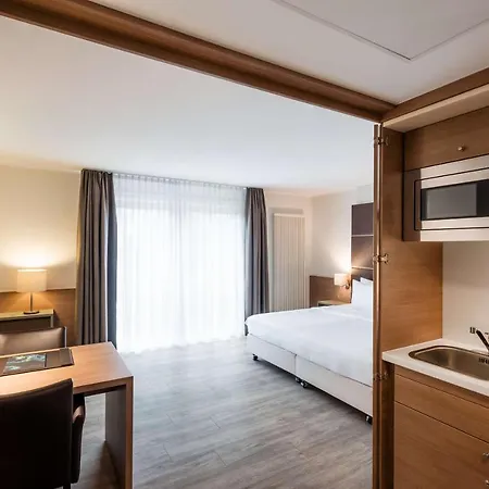 Lindner Airport 4*