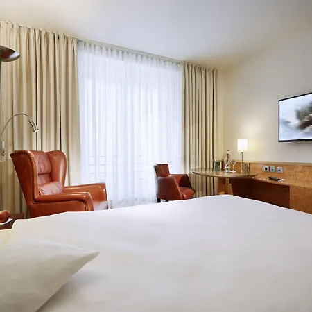 Отель Lindner Airport, Part Of Jdv By Hyatt 4*